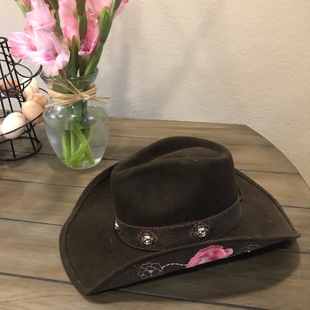NEW beautiful embroidered women’s cowboy hat